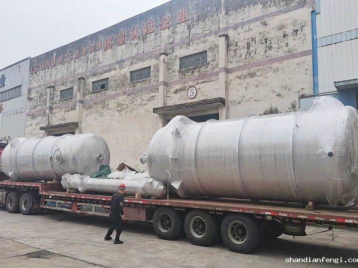 2022.03.18 发往云南昆明的储罐，列管式换热器顺利交付