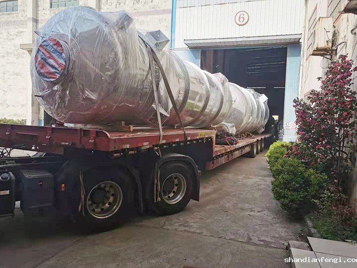 2022.03.30 发往云南昆明的2车搅拌罐，储罐顺利交付